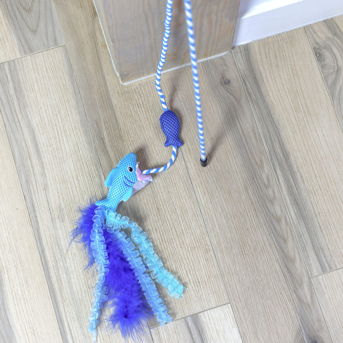 Quirky Kitty Cool Shark Wand – Interactive Cooling Cat Toy with Catnip