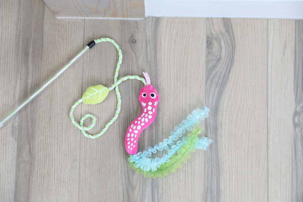 Quirky Kitty Glow Snake Wand – Glowing Forest Cat Toy with Catnip & Silvervine