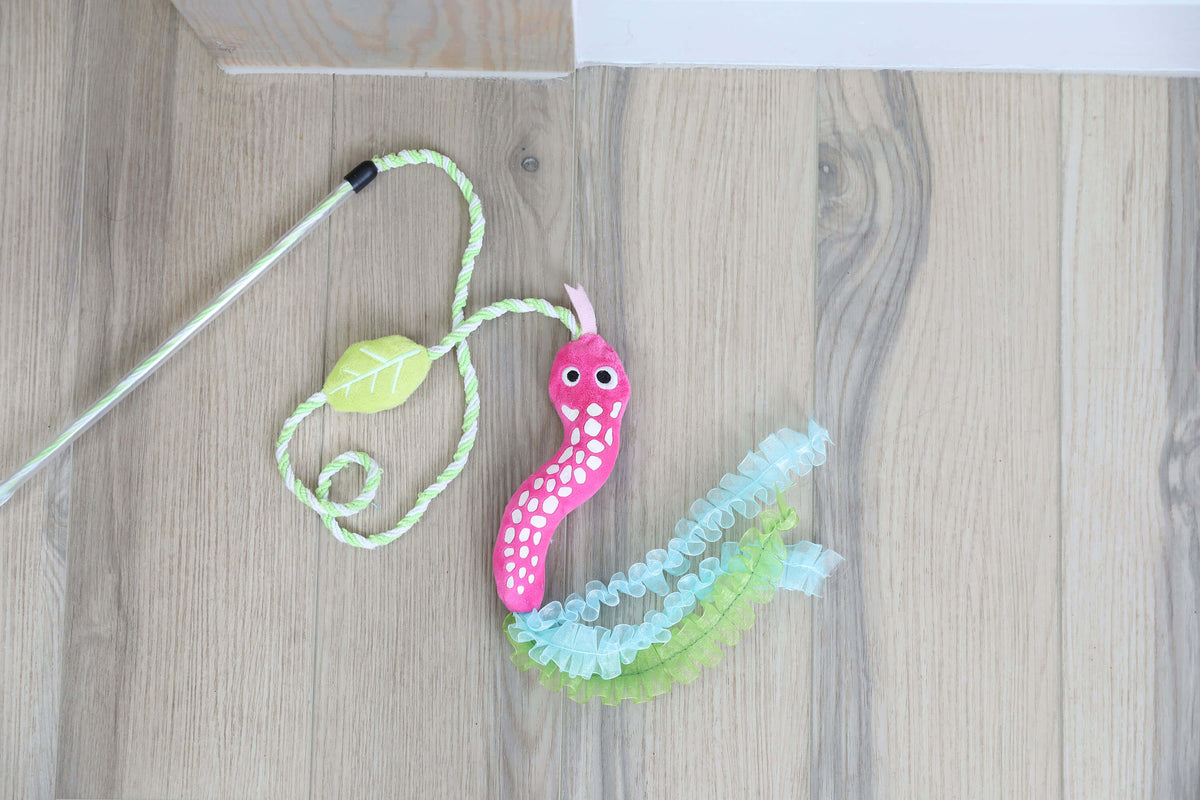Quirky Kitty Glow Snake Wand – Glowing Forest Cat Toy with Catnip & Silvervine